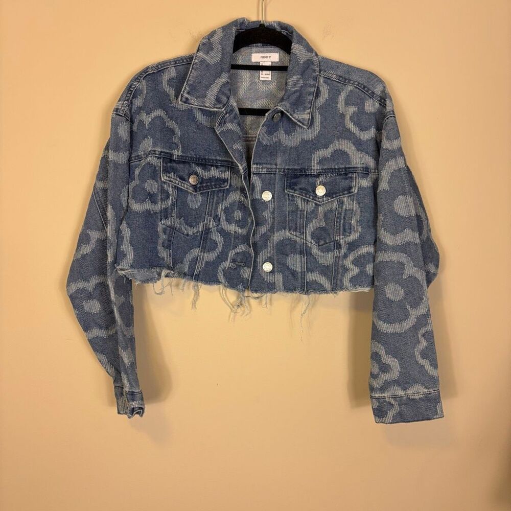 Forever 21 Floral Embroidered Raw Hem Cropped Jean Jacket Small‎